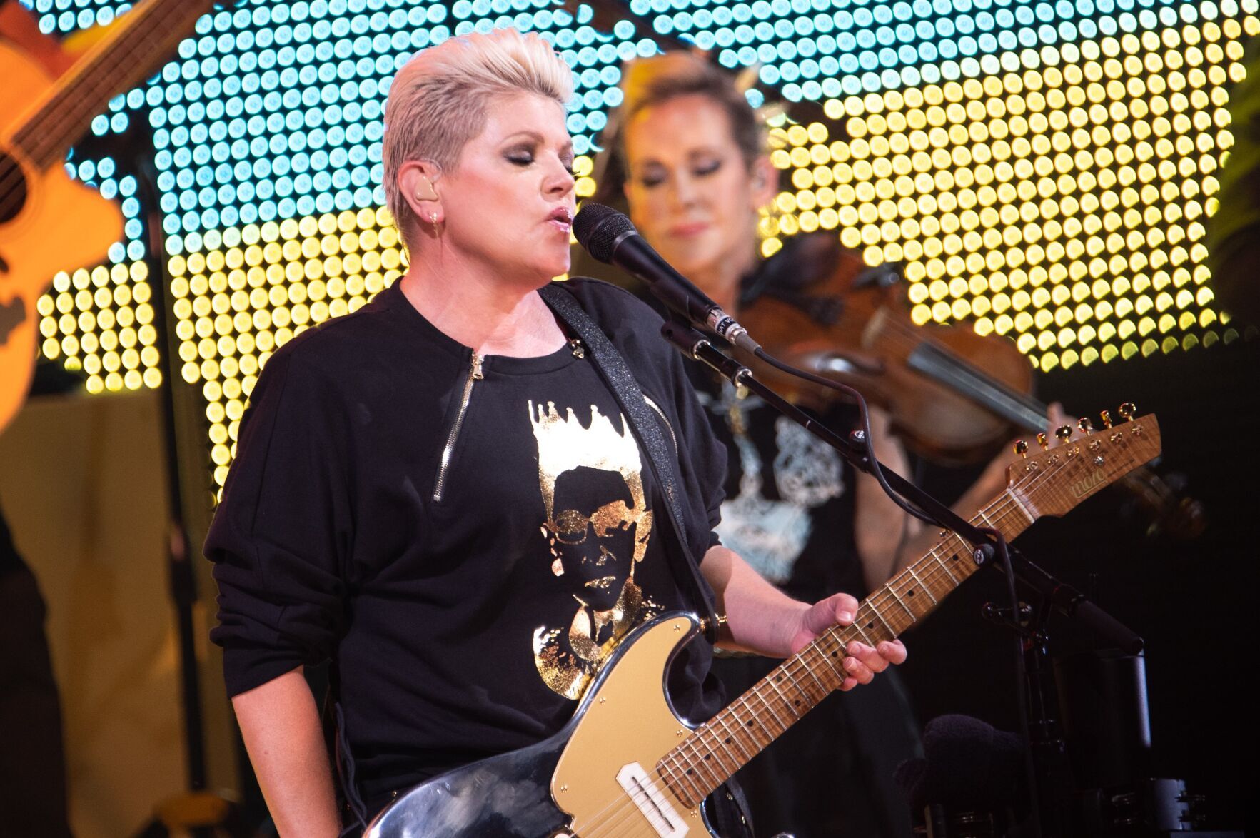 The Chicks kick off summer tour at Hollywood Casino Amphitheatre